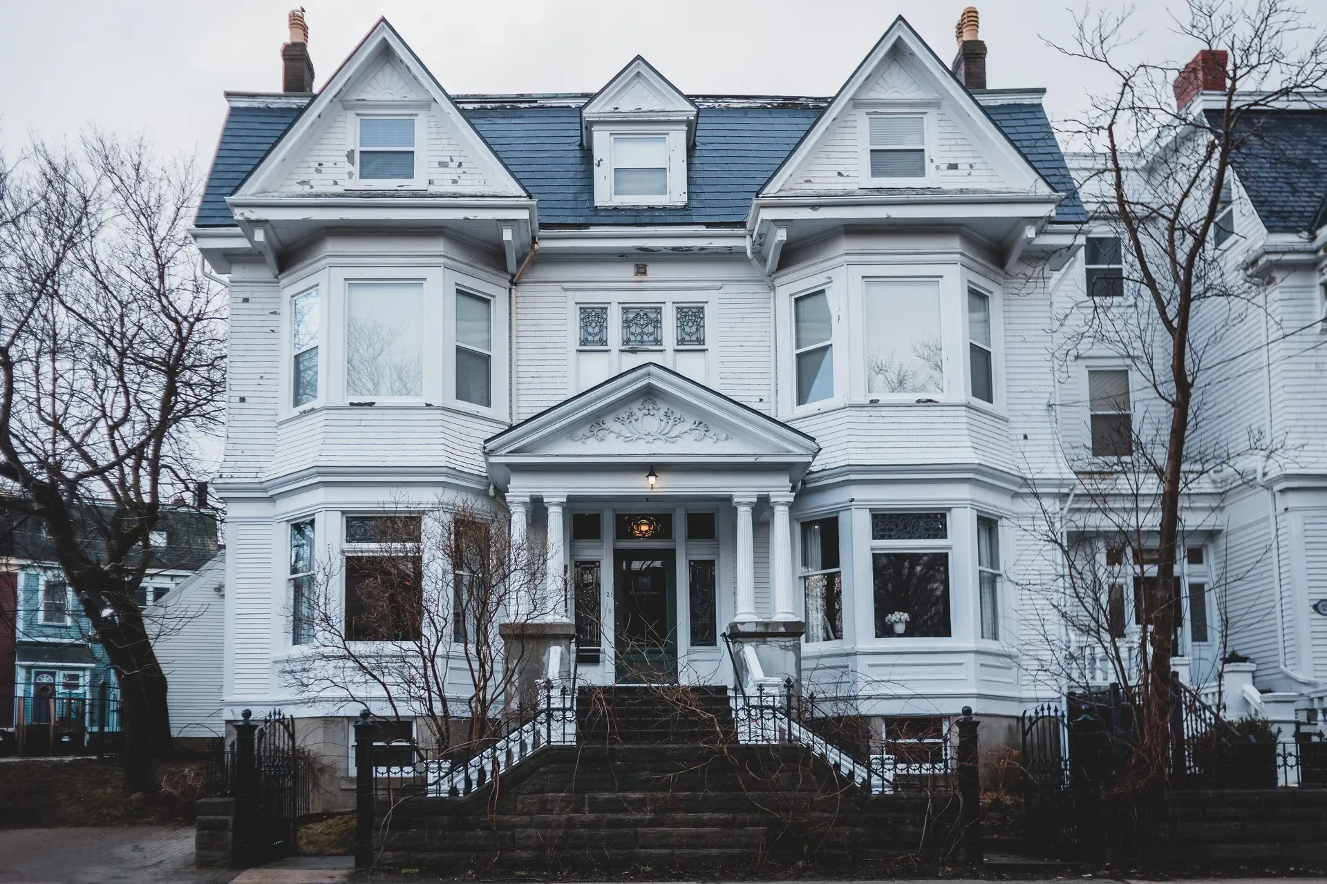 Older residential home exterior in Syracuse, New York